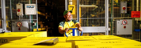 REFCO Image Photo Warehouse Logistics High Storage Packets LOGO  | © REFCO Image Foto Lager Logistik Hochlager Packete LOGO 