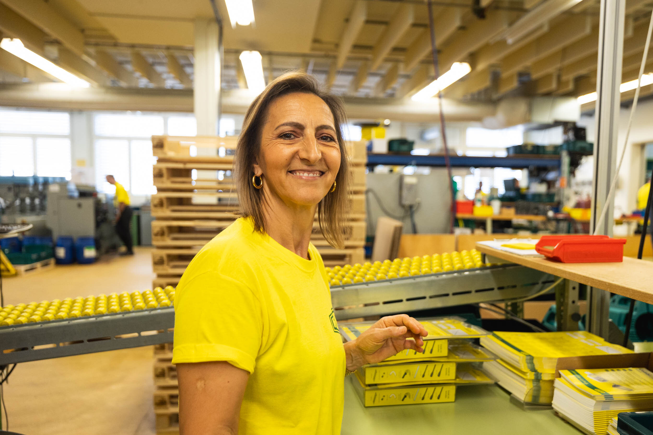 Refco Produktion - ein Mitarbeiter verpackt Kondensatpumpen | © Refco Produktion - ein Mitarbeiter verpackt Kondensatpumpen